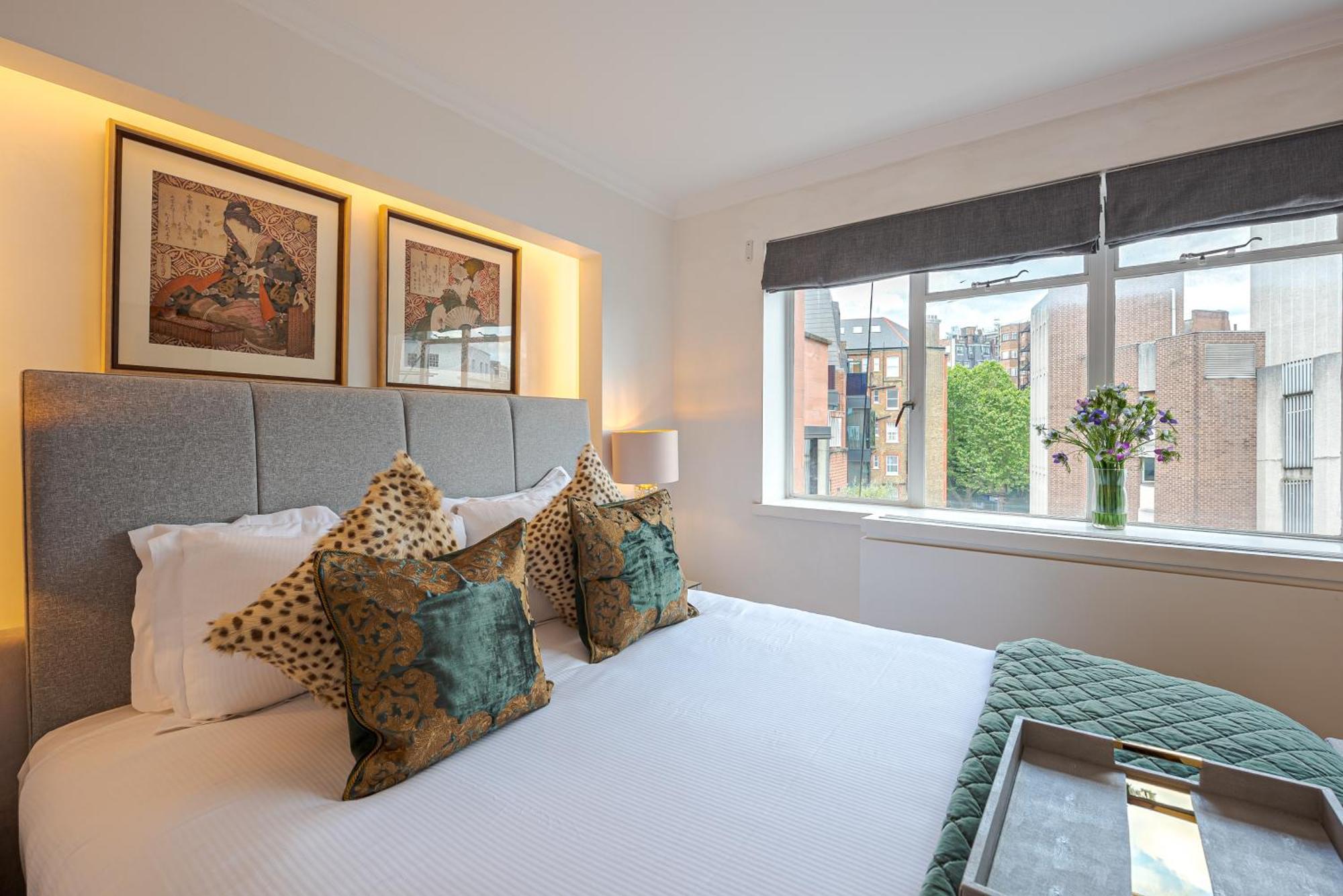 Modern Knightsbridge Apartment With Balcony Overlooking Harrods Prime Location Londra