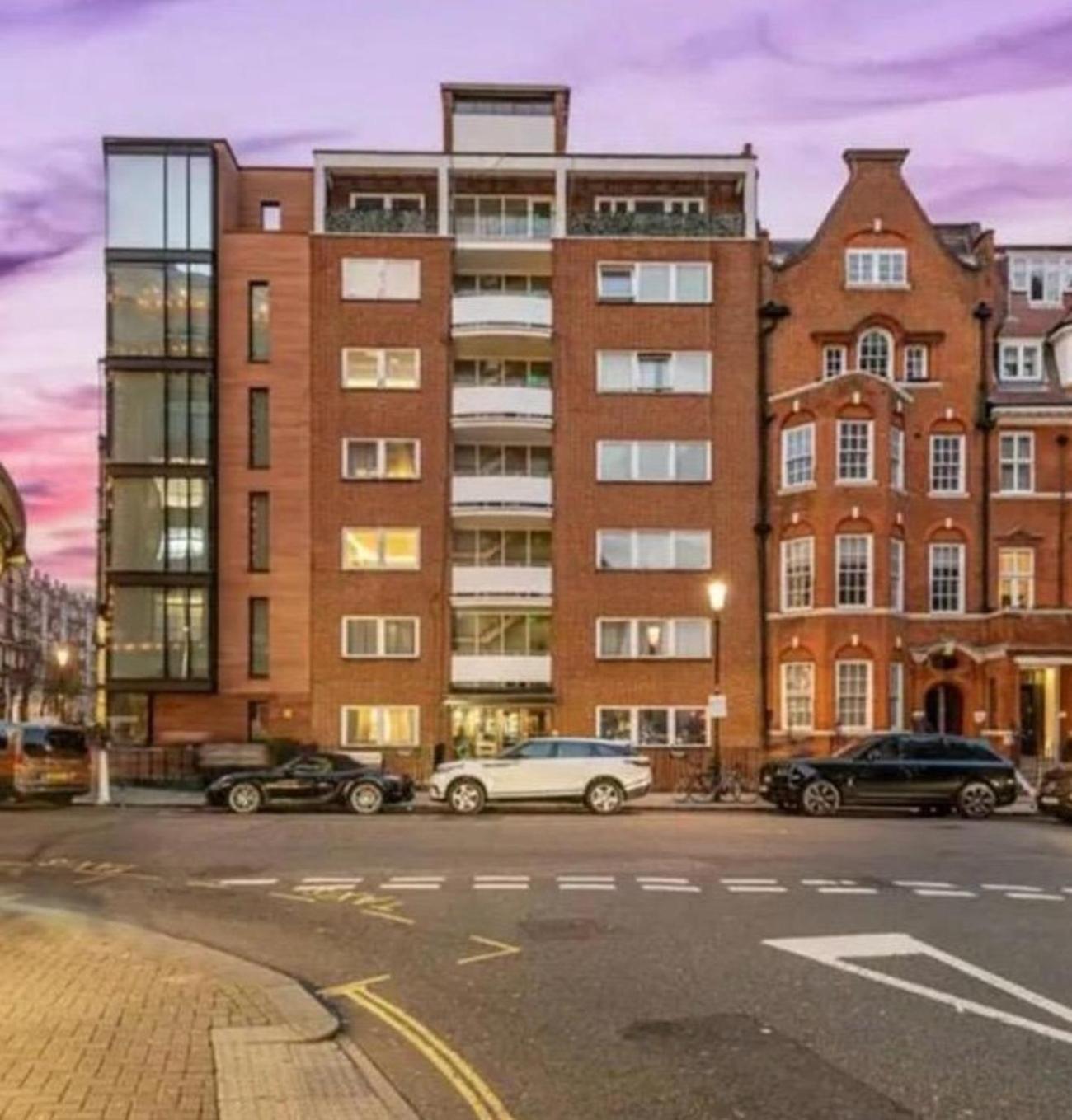 Modern Knightsbridge Apartment With Balcony Overlooking Harrods Prime Location Londra
